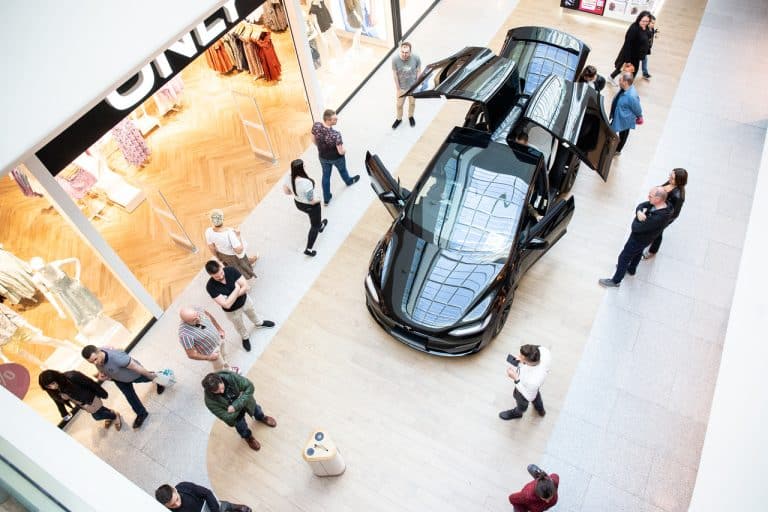 Trendy w branży automotive w 2023 r. Nowe auta rosną w siłę, podobnie jak marki premium