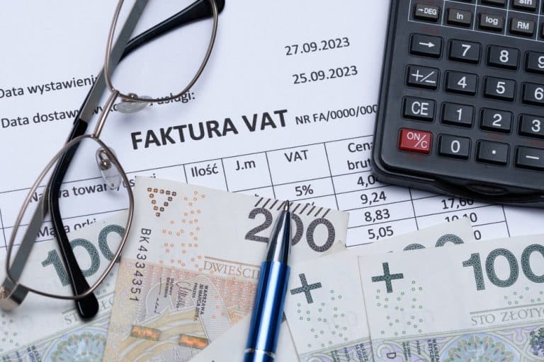 Administracja państwowa, usługi dla biznesu oraz transport i logistyka – w tych branżach klienci płacą najpóźniej
