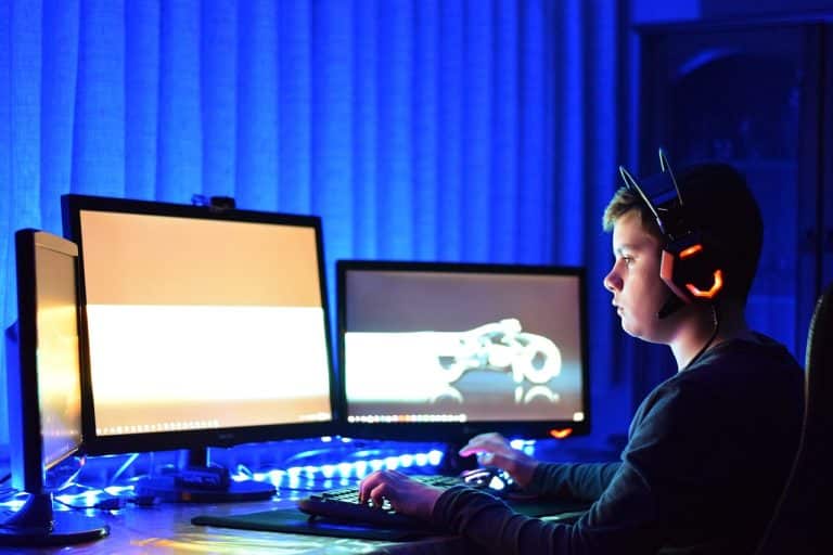Badanie EY Polska: Młodzi w internecie – bez kontroli, bez ograniczeń, bez świadomości zagrożeń