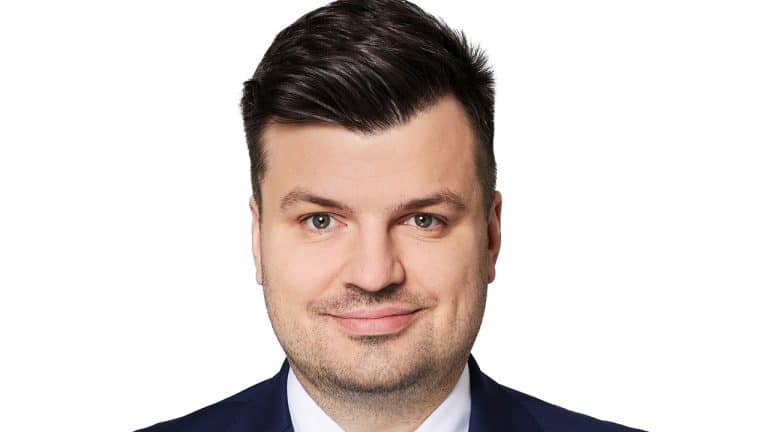 Zamieszanie wokół ograniczenia płatności gotówkowych – komentarz eksperta BCC