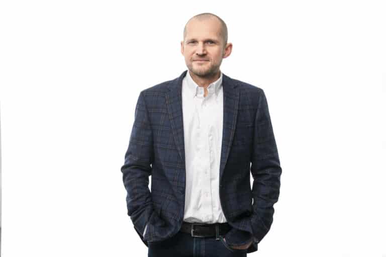 Sytuacja na rynku IT w Polsce i wpływ sztucznej inteligencji na biznes – rozmowa z Arturem Wyszyńskim