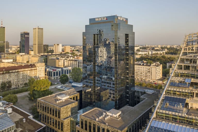 Globalworth sprzedaje biurowiec Warta Tower za ponad 63 mln euro