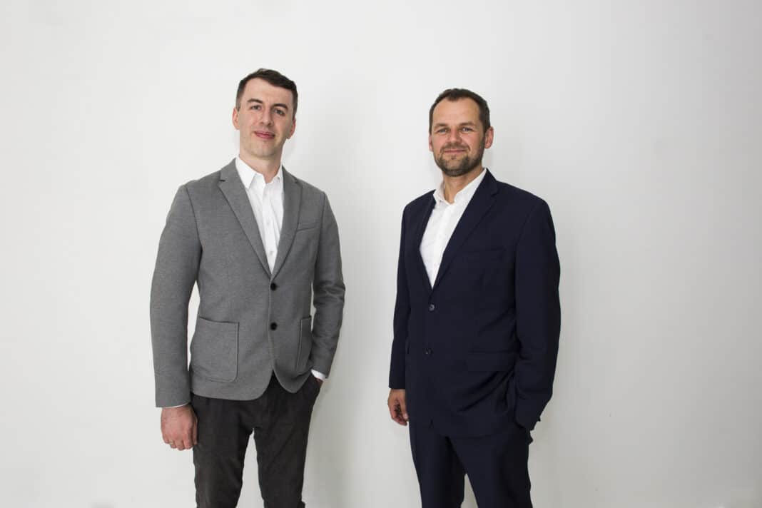 od lewej Marcin Migacz - zalozyciel Adminotaur sp zoo oraz dr Maciej Kalkowski - zalozyciel i CEO Centuria SA