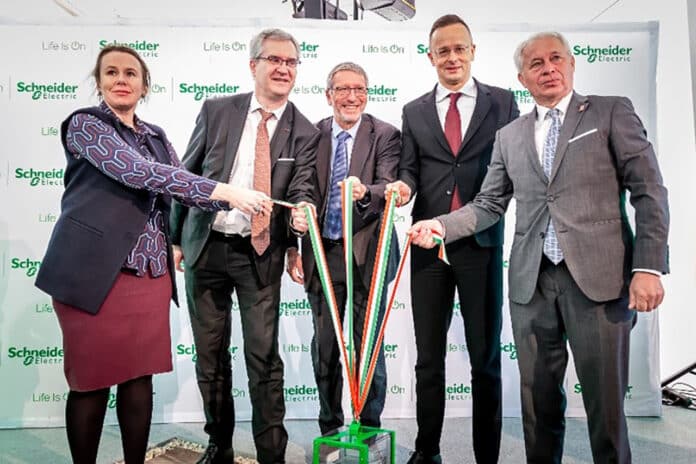 Schneider Electric inwestuje 40 mln euro w inteligentną fabrykę przyszłości na Węgrzech