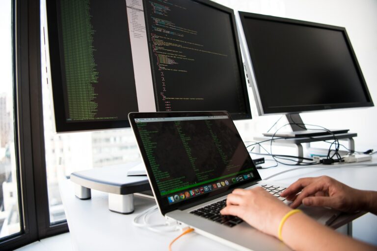 W jakich branżach wykorzystuje się język programowania java?
