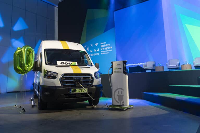 600 elektrycznych Fordów E-Transitów dla InPost