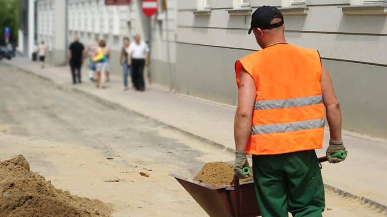 Sezonowość na rynku pracy: rośnie zapotrzebowanie i oczekiwania płacowe