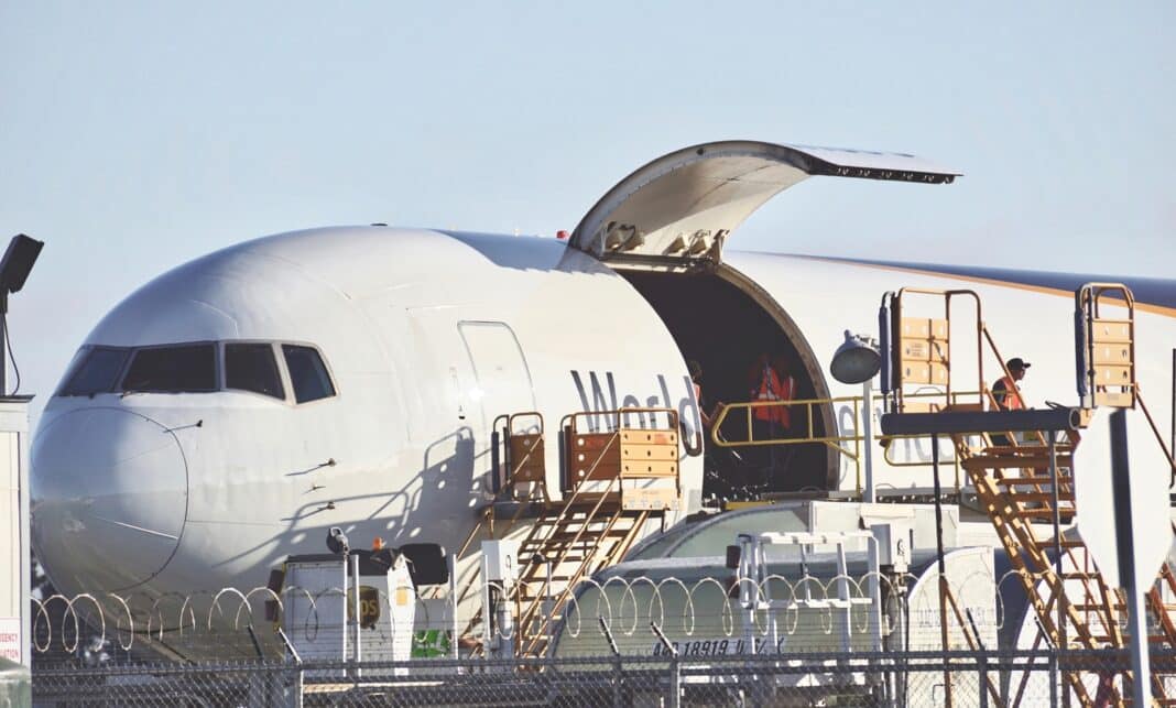 samolot cargo