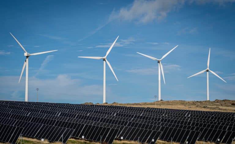 EDP Renewables uruchamia pierwszy hybrydowy projekt wiatrowo-słoneczny w Hiszpanii