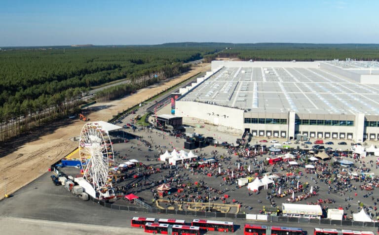 Światowa sprzedaż aut elektrycznych wzrosła o 21% w 2025 r. – Europa motorem wzrostu