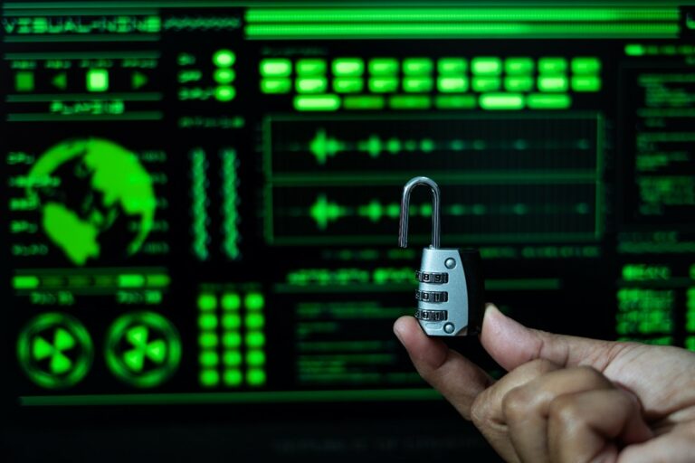 Koszty ransomware w edukacji spadają, ale phishing i luki w systemach nadal groźne