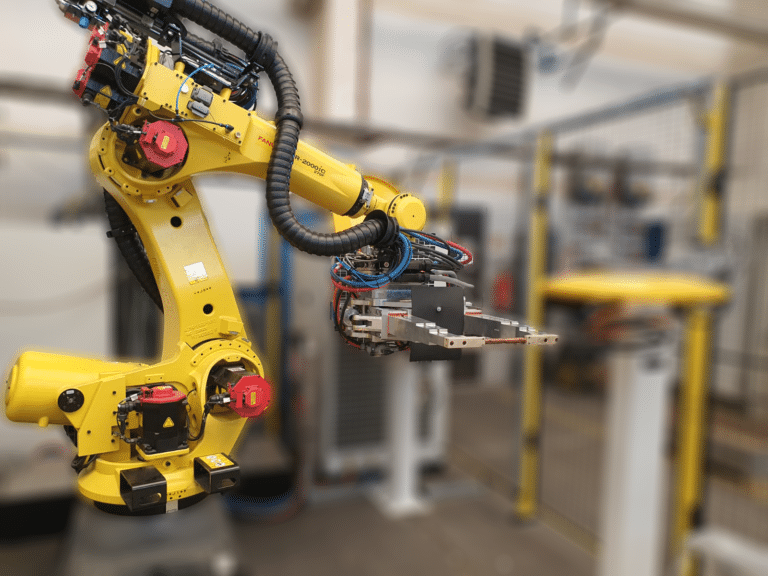 Programowanie robotów przemysłowych: rewolucja w efektywności produkcji