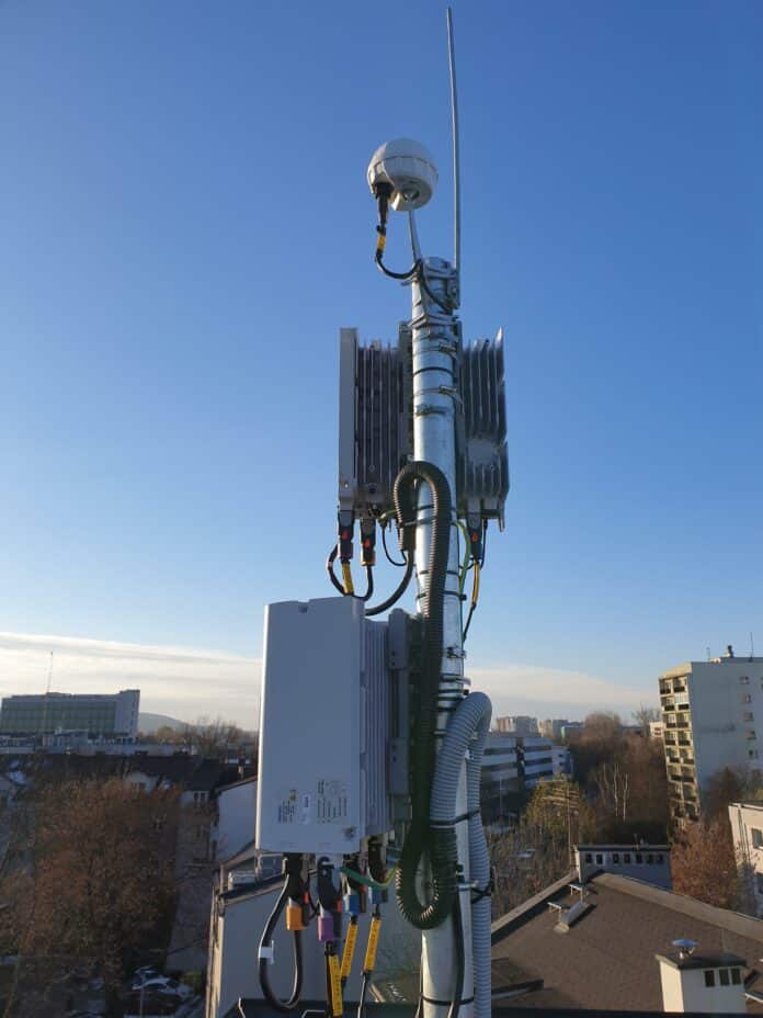 Stacje bazowe sieci 5G uruchomione w Instytucie Telekomunikacji AGH w Krakowie (1)