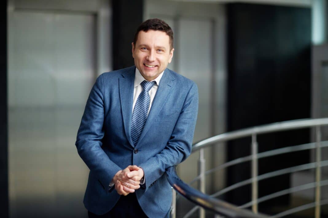 Marcin Gołębiewski, UPS