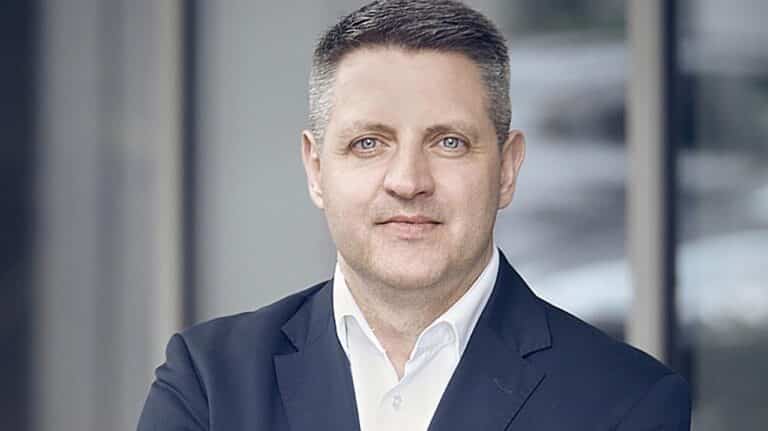 Rekordowa sprzedaż aut w Polsce w 2025 roku: Rynek wynajmu długoterminowego stabilnie rośnie, a Rent a Car przechodzi korektę
