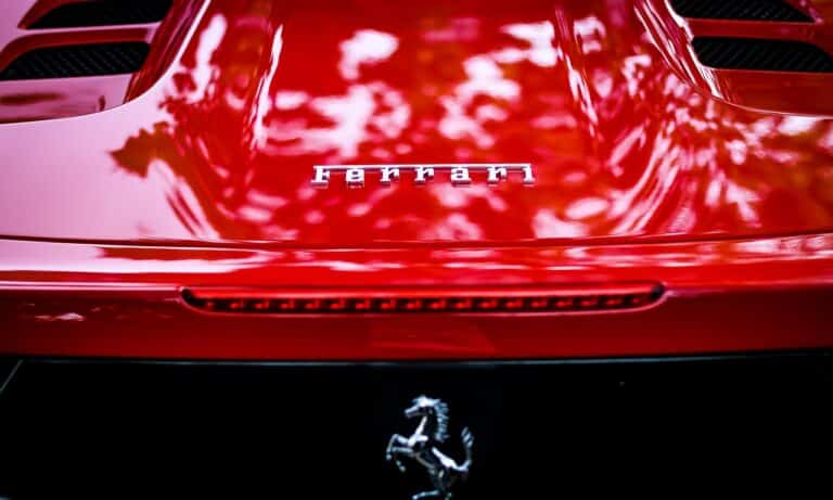Rynek aut luksusowych: Porsche i Ferrari na zakręcie
