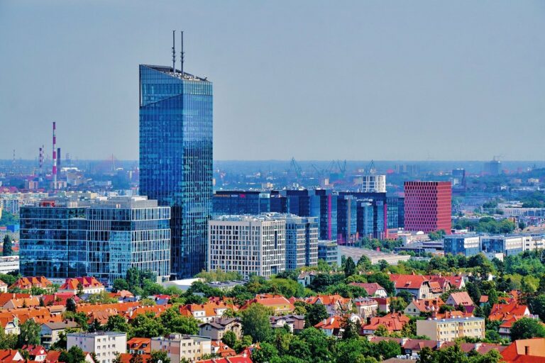 Trójmiejski rynek biurowy 2024: historyczny popyt kontra rekordowo niska podaż