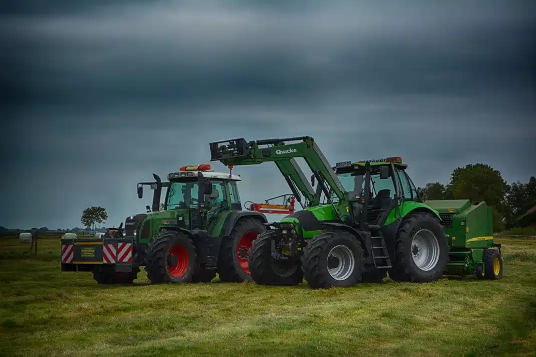 nowy traktor rolnik maszyny