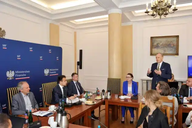 spotkanie przedstawicieli przedsiębiorc&oacute;w z ministrem finans&oacute;w Andrzejem Domańskim