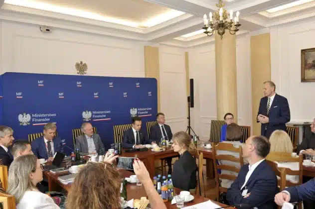 spotkanie przedstawicieli przedsiębiorc&oacute;w z ministrem finans&oacute;w Andrzejem Domańskim