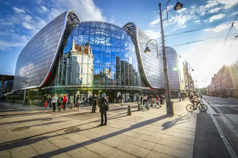 Spada ruch i ubywa klientów w galeriach handlowych. Branża zalicza dwucyfrowy spadek