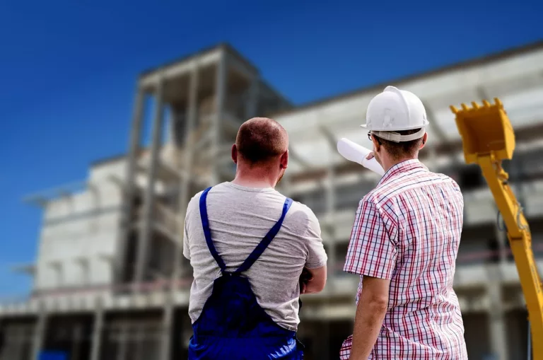Deweloperzy hamują z nowymi inwestycjami, ale podaż mieszkań wciąż rośnie. Ceny stabilne