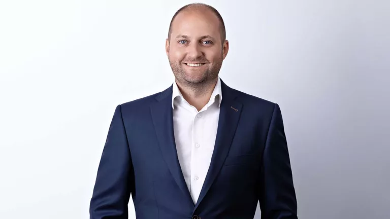 Samodzielność prokurenta vs. reprezentacja łączna – co mówią przepisy i sądy?