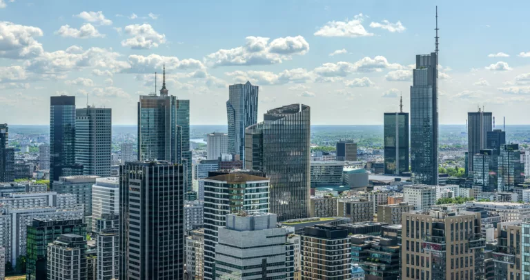 Warszawa liderem rynku biurowego w Polsce. 44% całkowitej aktywności najemców w kraju
