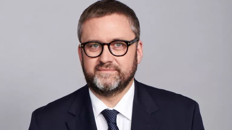 1 na 5 Polaków chce walczyć za ojczyznę. Nowe badanie o postawach Polaków w cieniu wojny