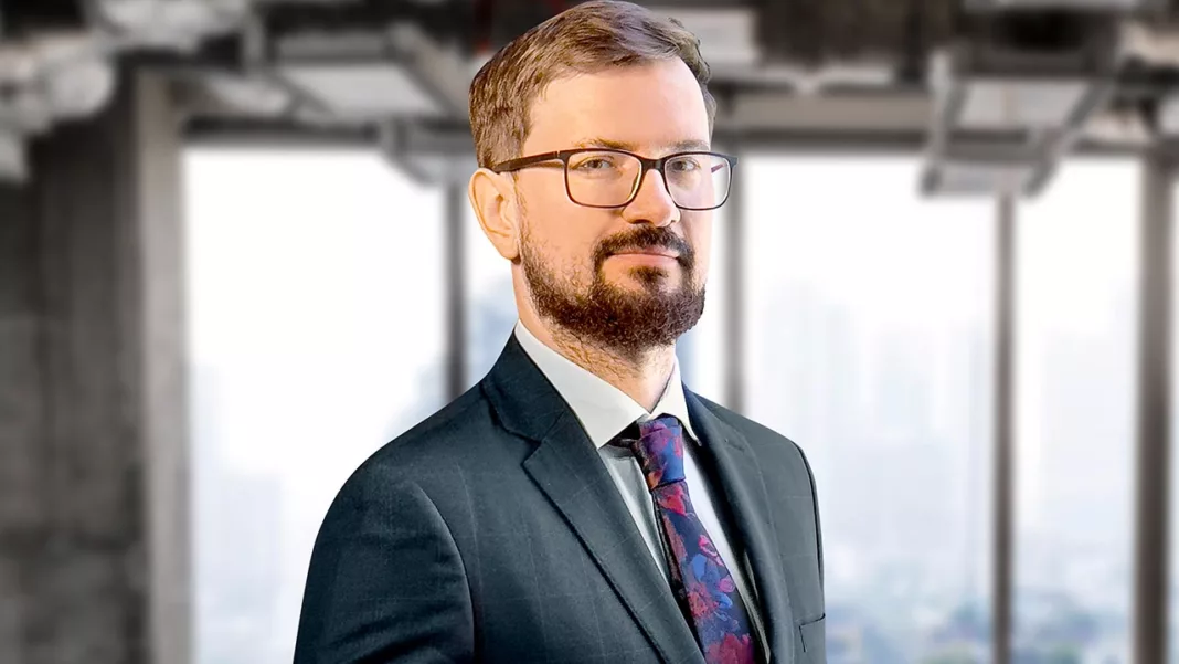 Piotr Krysztopa, Avison Young