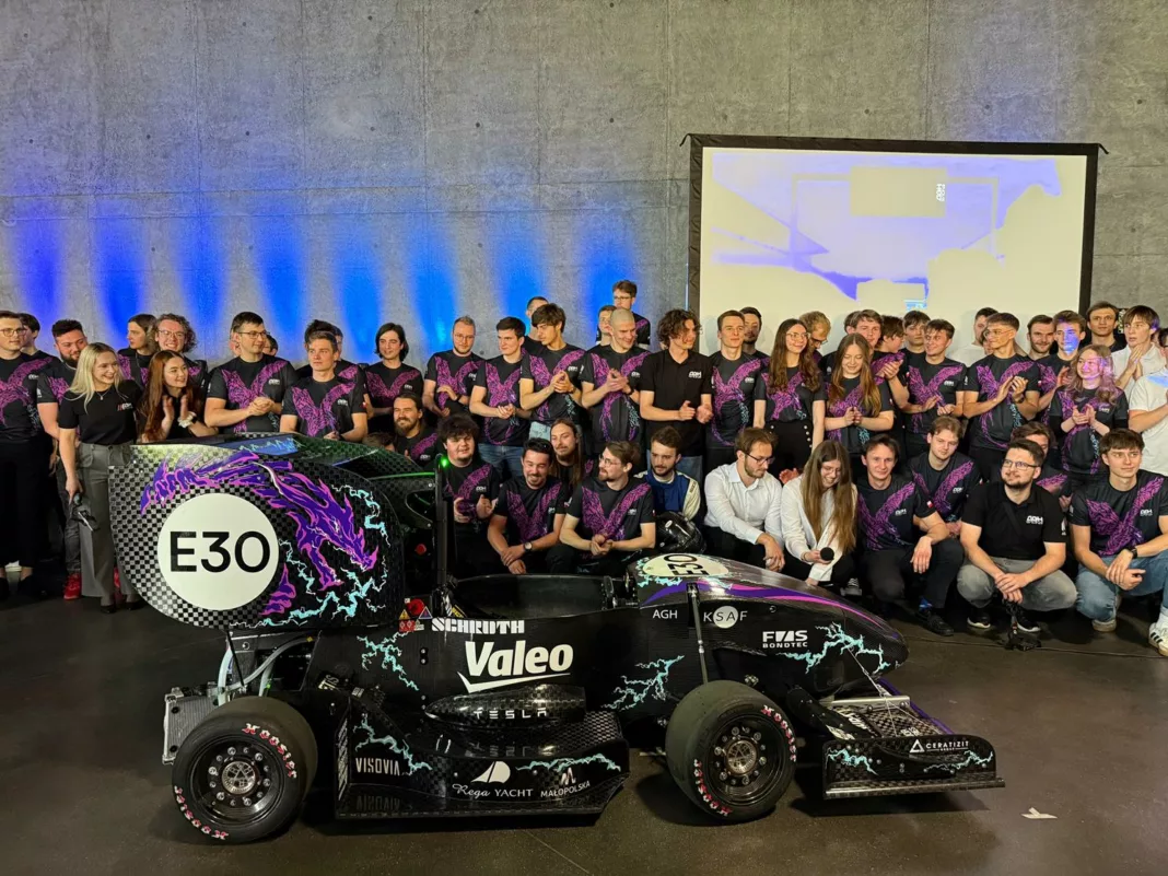AGH Racing z nowym elektrycznym bolidem_fot. AGH w Krakowie (1)