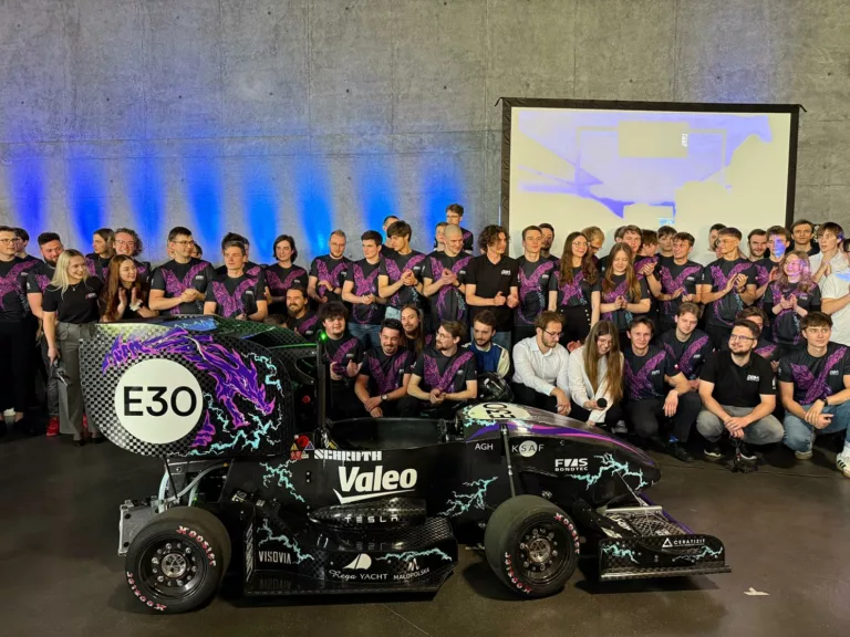 AGH Racing prezentuje RTE 3.0 – elektryczny bolid z napędem na cztery koła