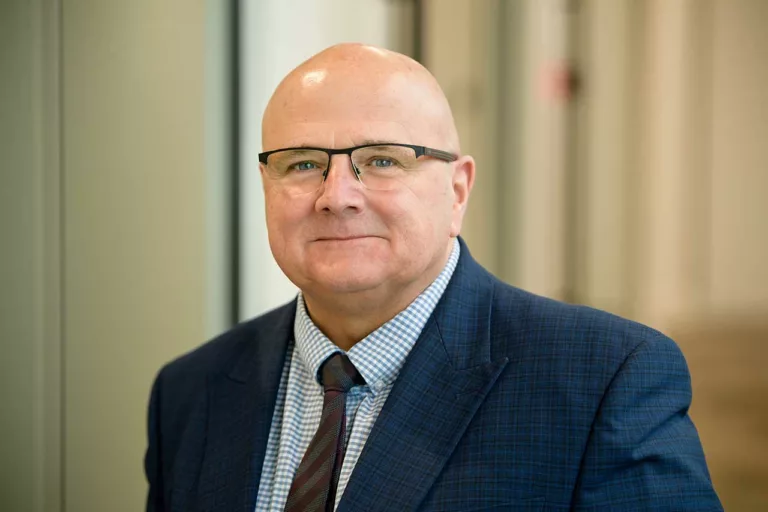 John Graham pokieruje CIMA i Association of International Certified Professional Accountants