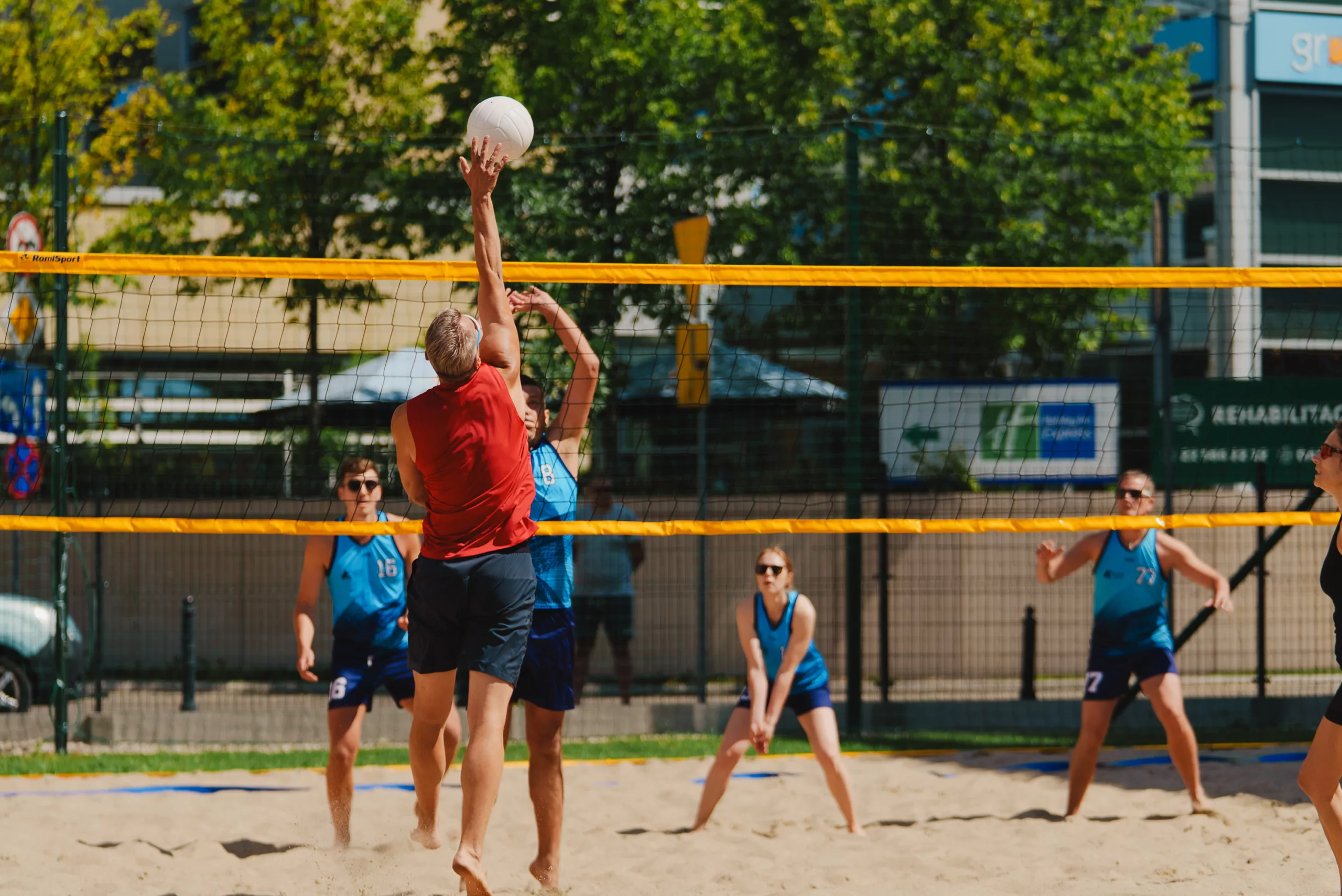 Adgar Poland otwiera boisko do siatkówki plażowej (2)