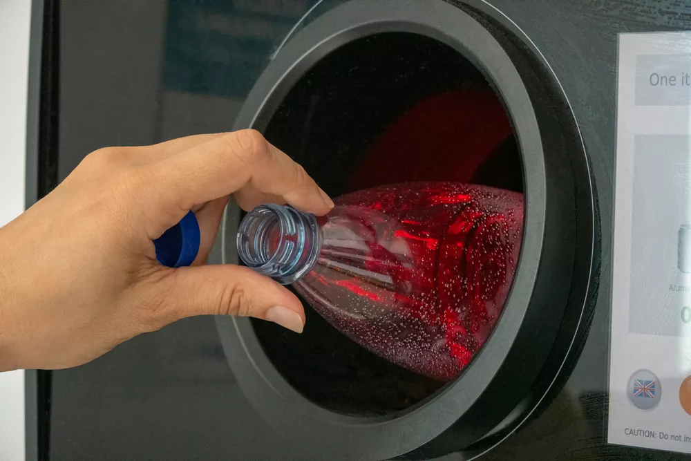 Automat na butelki plastikowe Splask Collect PET – odpowiedź na wyzwania systemu kaucyjnego