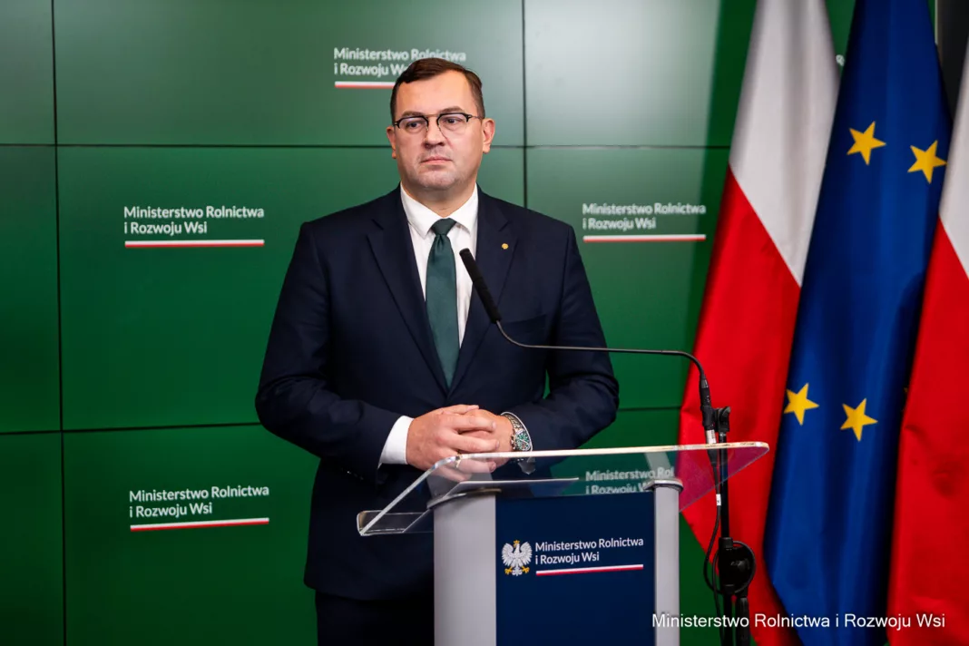 Minister Stefan Krajewski podczas konferencji prasowej (fot. MRiRW)