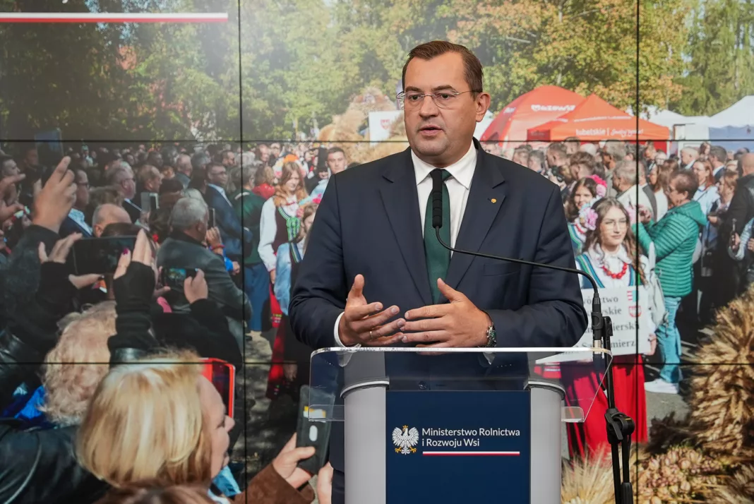 Minister Stefan Krajewski podczas konferencji prasowej (fot. MRiRW)