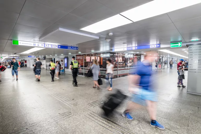 Duże zmiany w ruchu pociągów. Warszawa Centralna bez obsługi pasażerów przez 9 dni