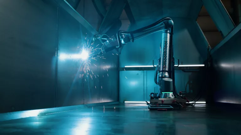 Roboty współpracujące wchodzą do głównego nurtu. 93% liderów przemysłu widzi je jako standard w ciągu dekady