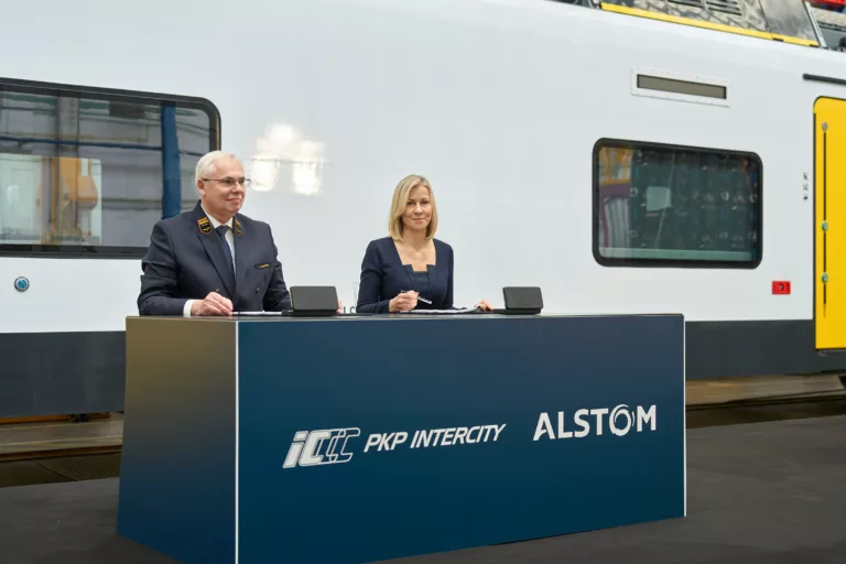 PKP Intercity i Alstom podpisują kontrakt na 42 pociągi Coradia Max. Produkcja w Polsce, wartość 6,9 mld zł