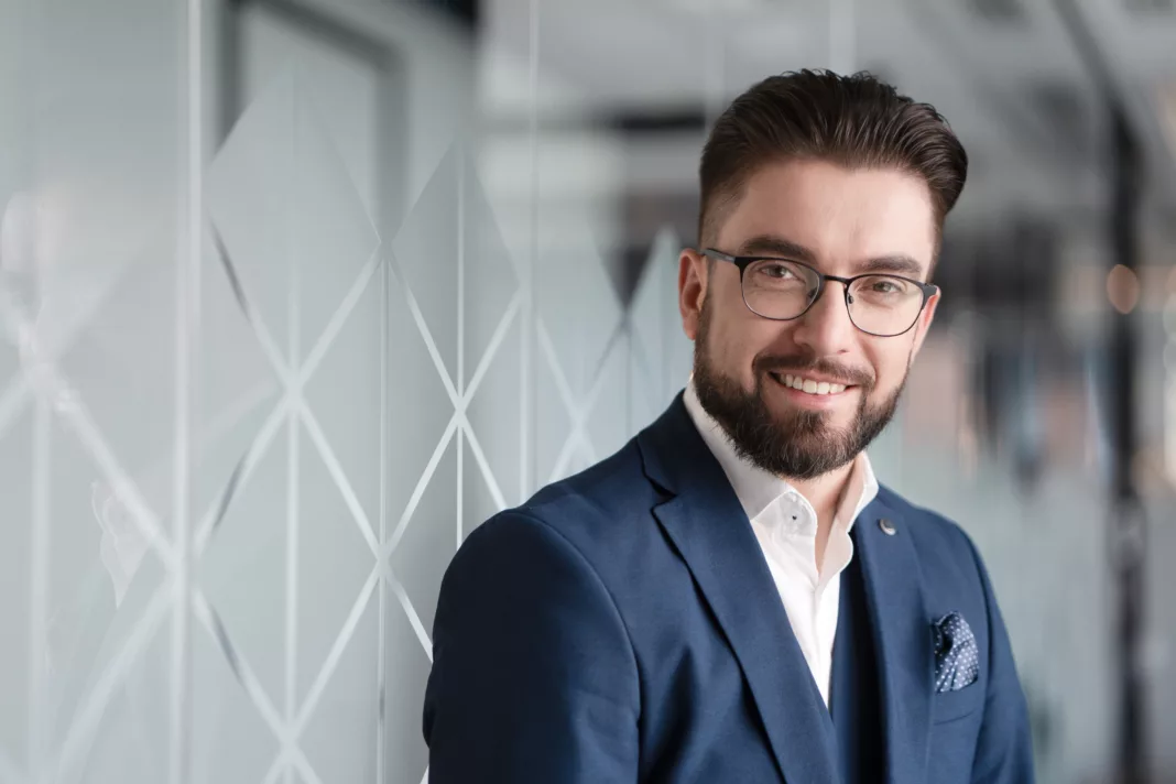 Marcin Kowal, Associate Director w dziale powierzchni biurowych w Newmark Polska