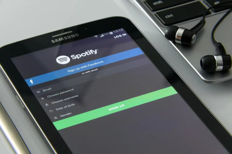 AI produkuje muzyczny spam. Skala problemu rośnie