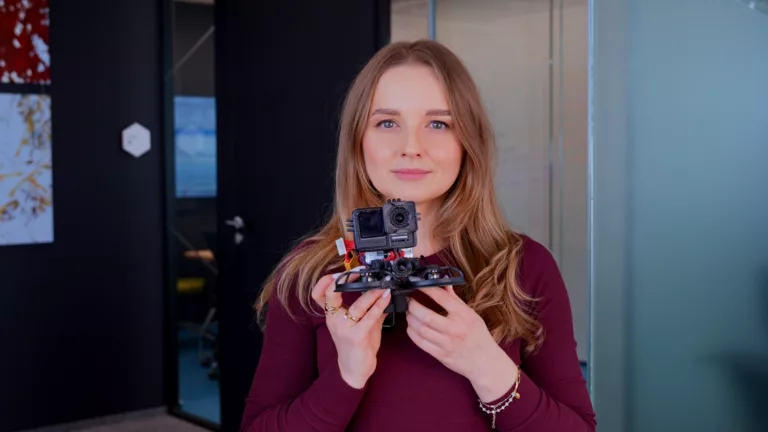 W Polsce już ponad 400 tys. operatorów dronów. Nowe przepisy wprowadzają obowiązkowe OC