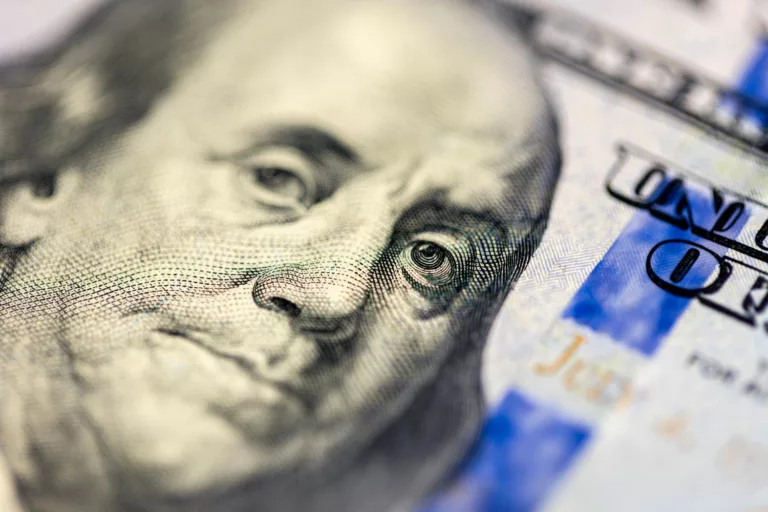 Kurs dolara poniżej 3,59 PLN. Rynek czeka na dane z USA