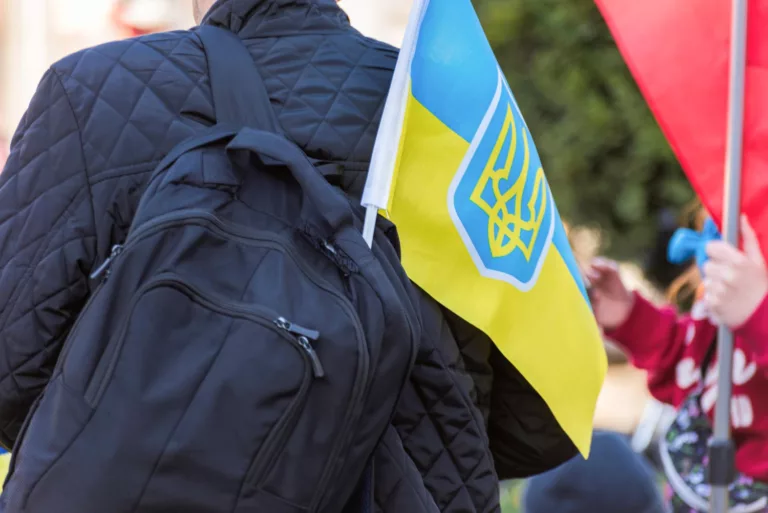 „Uchodźca uchodźcy nierówny”: skąd pochodzą różnice w akceptacji społecznej w Polsce?