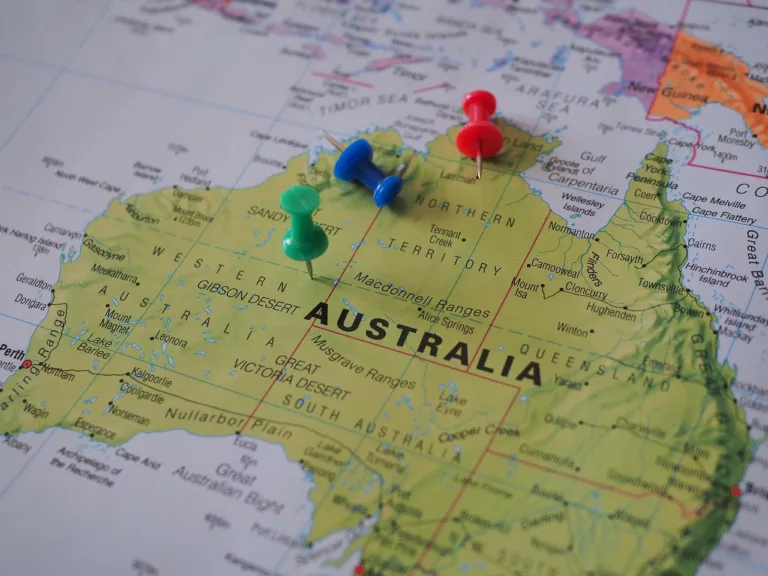 Gospodarka Australii przyspiesza, jednak perspektywa obniżek stóp staje pod znakiem zapytania