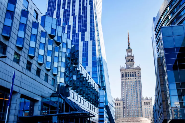 Selektywność zamiast ekspansji. Warszawski rynek biurowy w końcówce 2025 roku