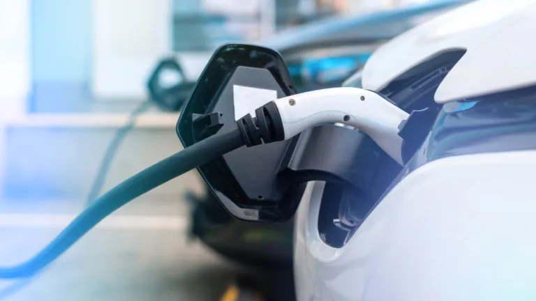 Gdzie najtaniej, gdzie najdrożej? Ranking cen ładowania aut elektrycznych – styczeń 2026