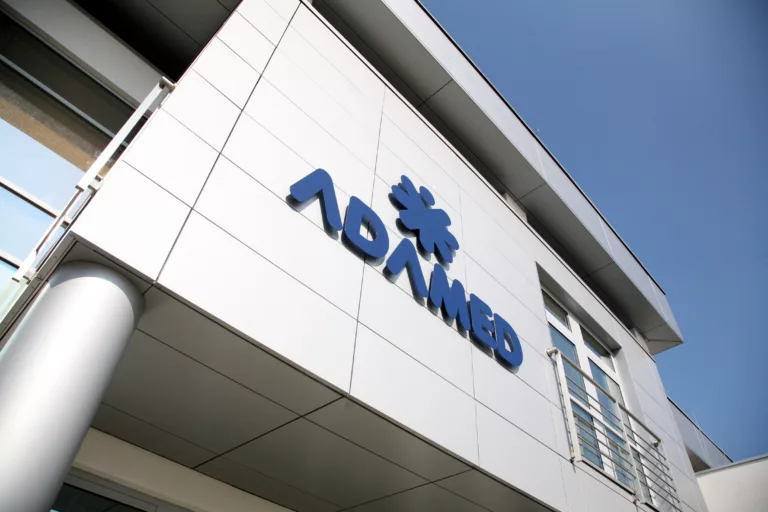 Adamed przejmuje od Sanofi zakład produkcyjny w Hiszpanii