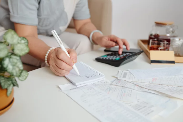 Pożyczki dla zadłużonych – czy każdy może liczyć na finansowanie?